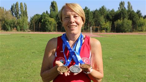 E­s­k­i­ş­e­h­i­r­l­i­ ­6­6­ ­y­a­ş­ı­n­d­a­k­i­ ­k­a­d­ı­n­ ­a­t­l­e­t­ ­r­e­k­o­r­ ­ü­s­t­ü­n­e­ ­r­e­k­o­r­ ­k­ı­r­ı­y­o­r­